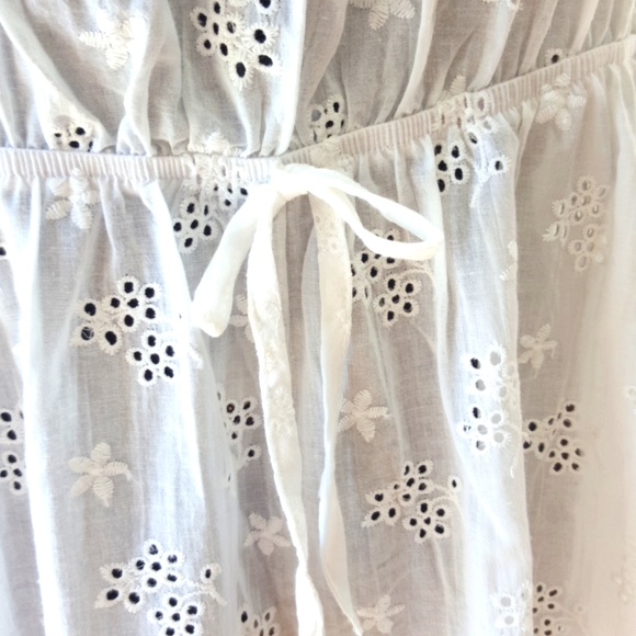 Soulmia White Eyelet Peplum Top - Picture 2 of 5